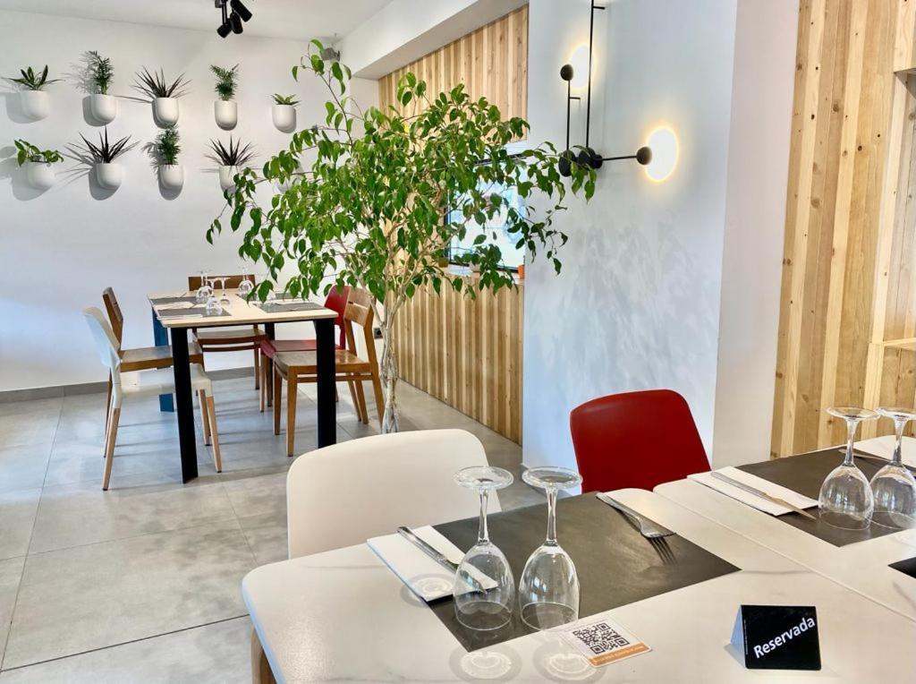 Apartahotel Dos Rios Aínsa Eksteriør billede